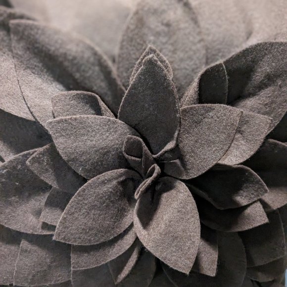 Throw Pillow/Cushion. Sara's Garden Petal decorative16 x 16 inches. Brown - Picture 4 of 7